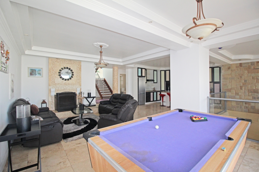 5 Bedroom Property for Sale in Paradise Beach Western Cape